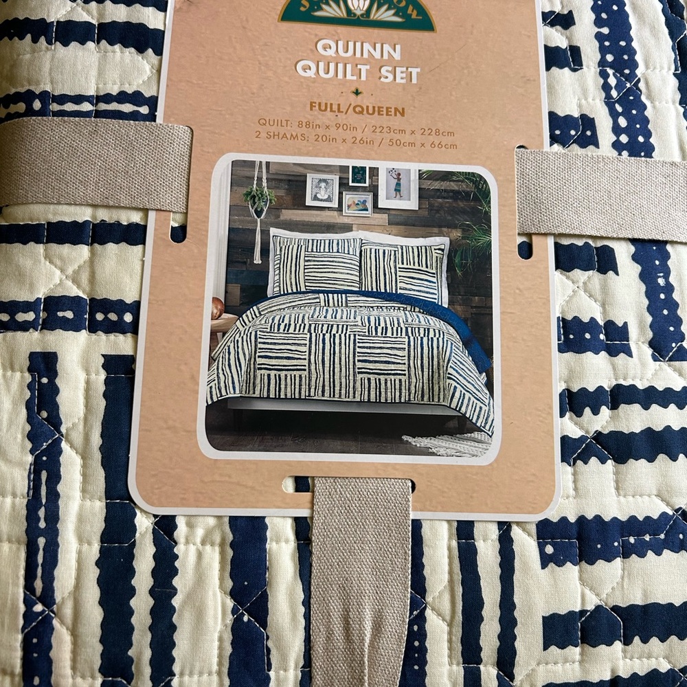 Jungalow Quinn Full/Queen Quilt Set - Blue and Cream